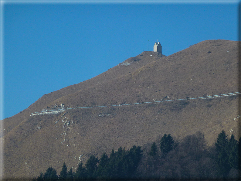 foto Salita dal Monte Tomba a Cima Grappa